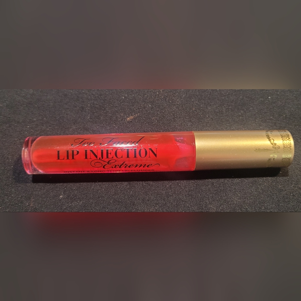 Too Faced Lip Injection Extreme - Bold Red